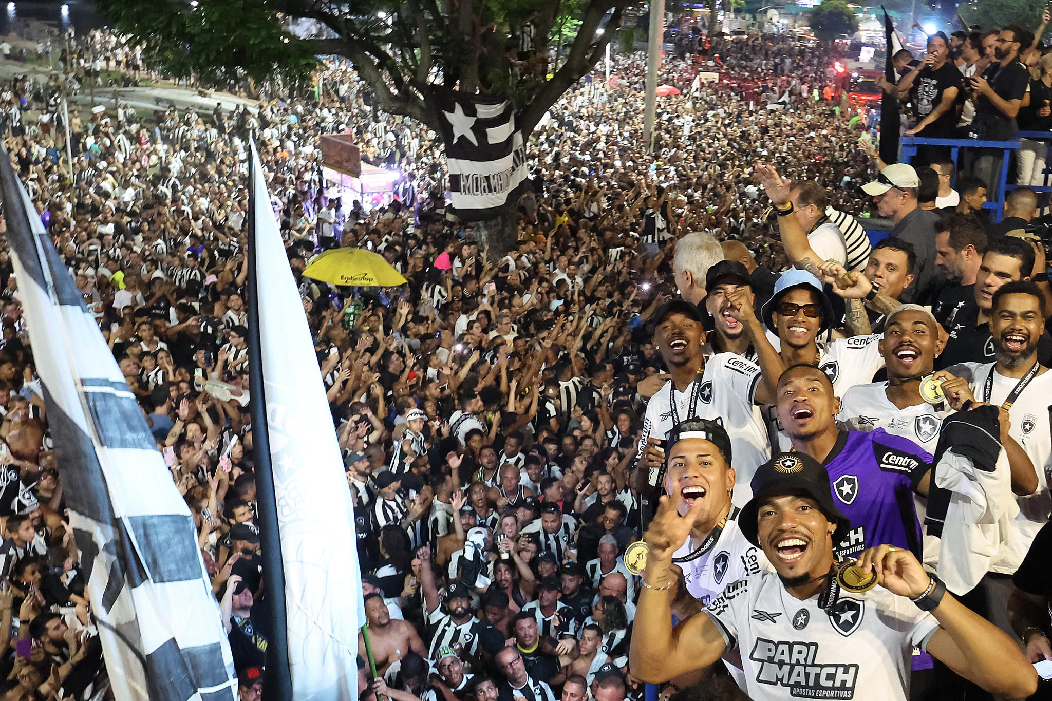 John bandeira Botafogo. (Foto: Vítor Silva/Botafogo)