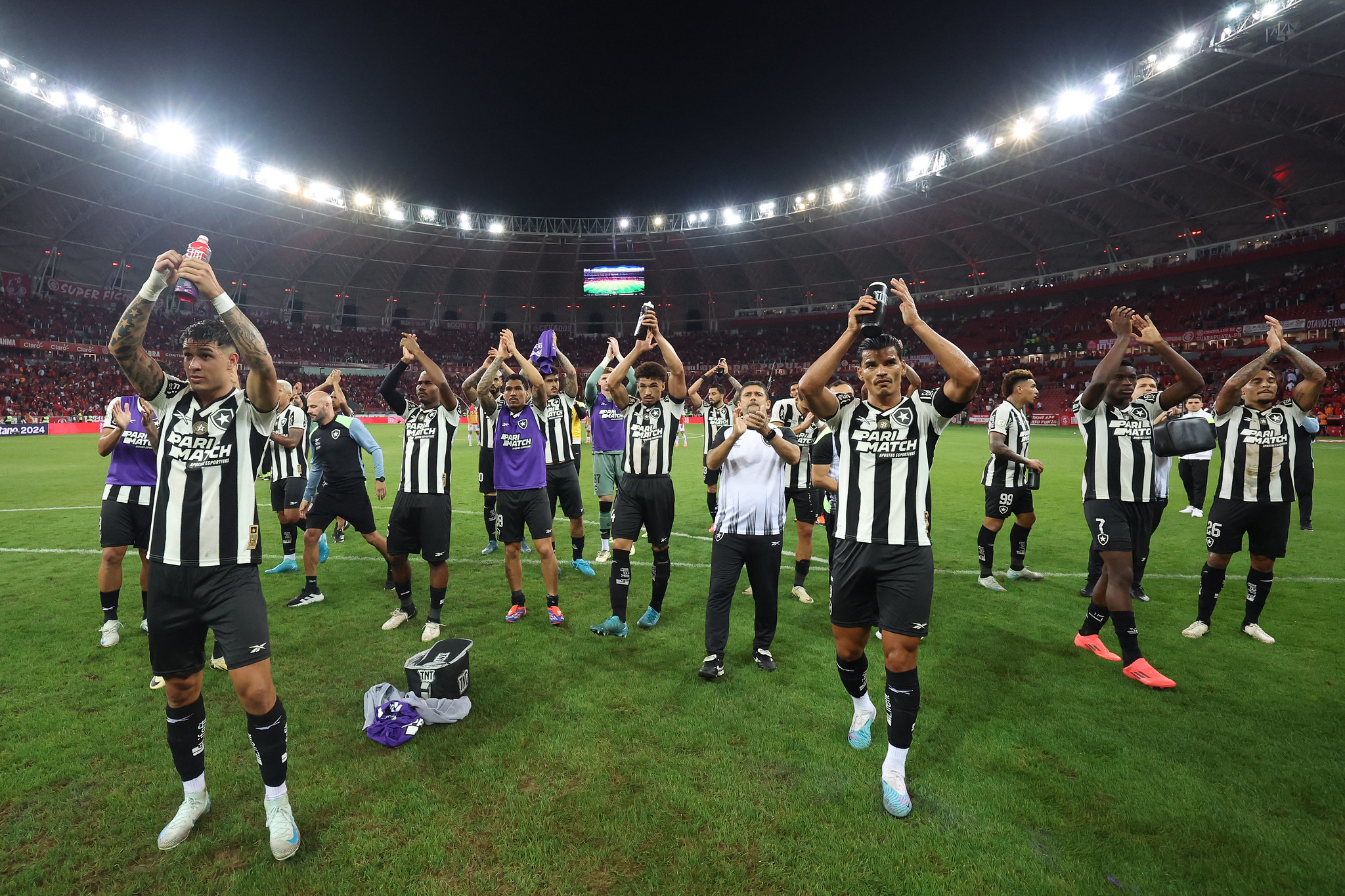 Botafogo comemorando a vitória. (Foto: Vitor Silva/Botafogo)