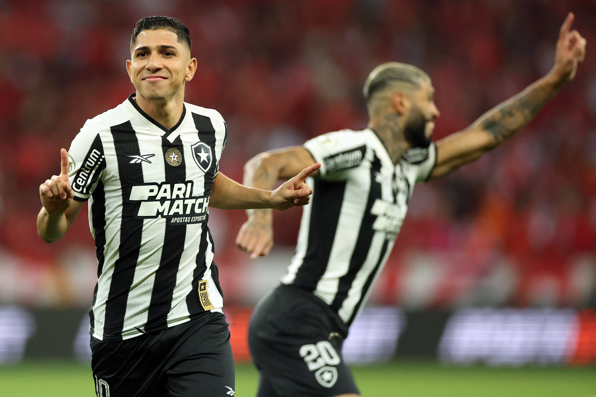 Savarino comemorando o gol contra o Inter. (Foto: Vitor Silva/Botafogo)