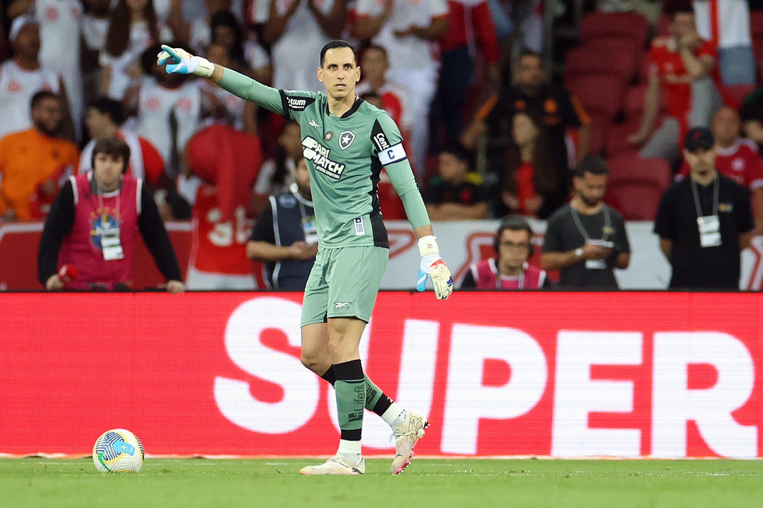 Gatito Fernández contra o Internacional (Foto: Vítor Silva/Botafogo)