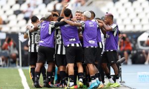 Time do Botafogo comemorando. ( Foto: Vitor Silva/Botafogo)