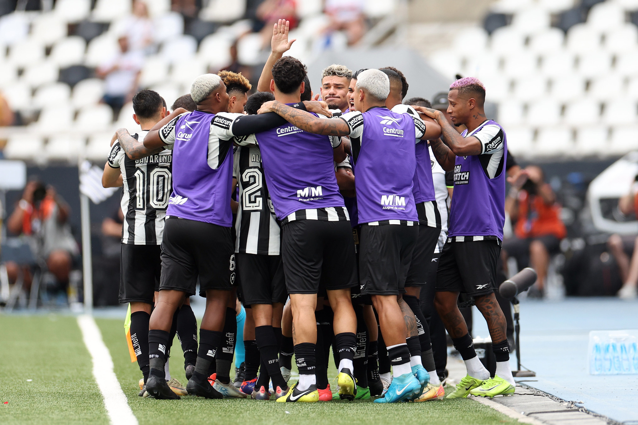 Time do Botafogo comemorando. ( Foto: Vitor Silva/Botafogo)