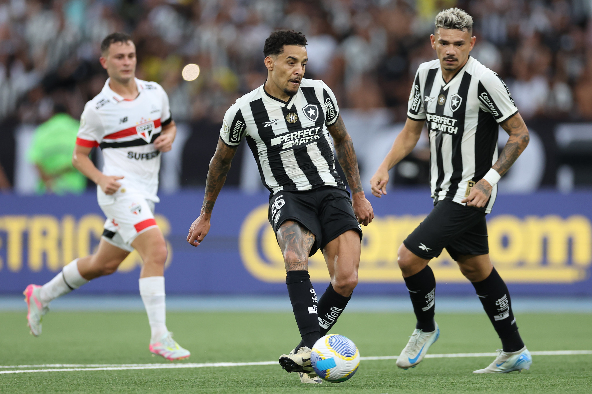 Gregore marcando o gol do título. (Foto: Vitor Silva/Botafogo)