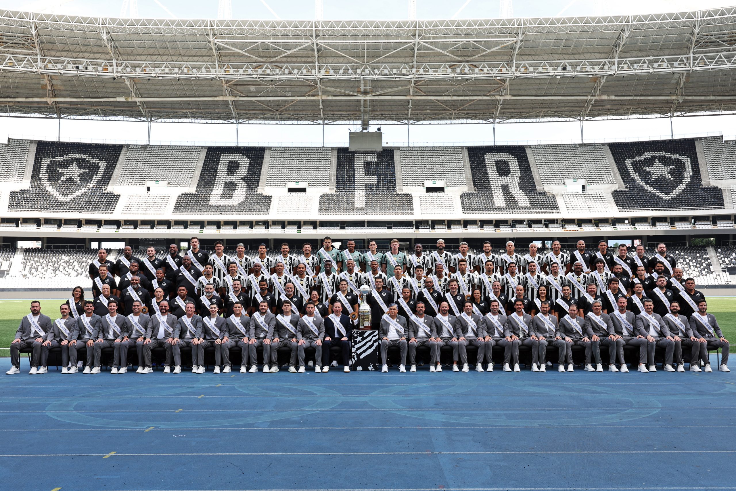 Foto oficial do Botafogo campeão da Libertadores 2024 (Foto: Vítor Silva/Botafogo)