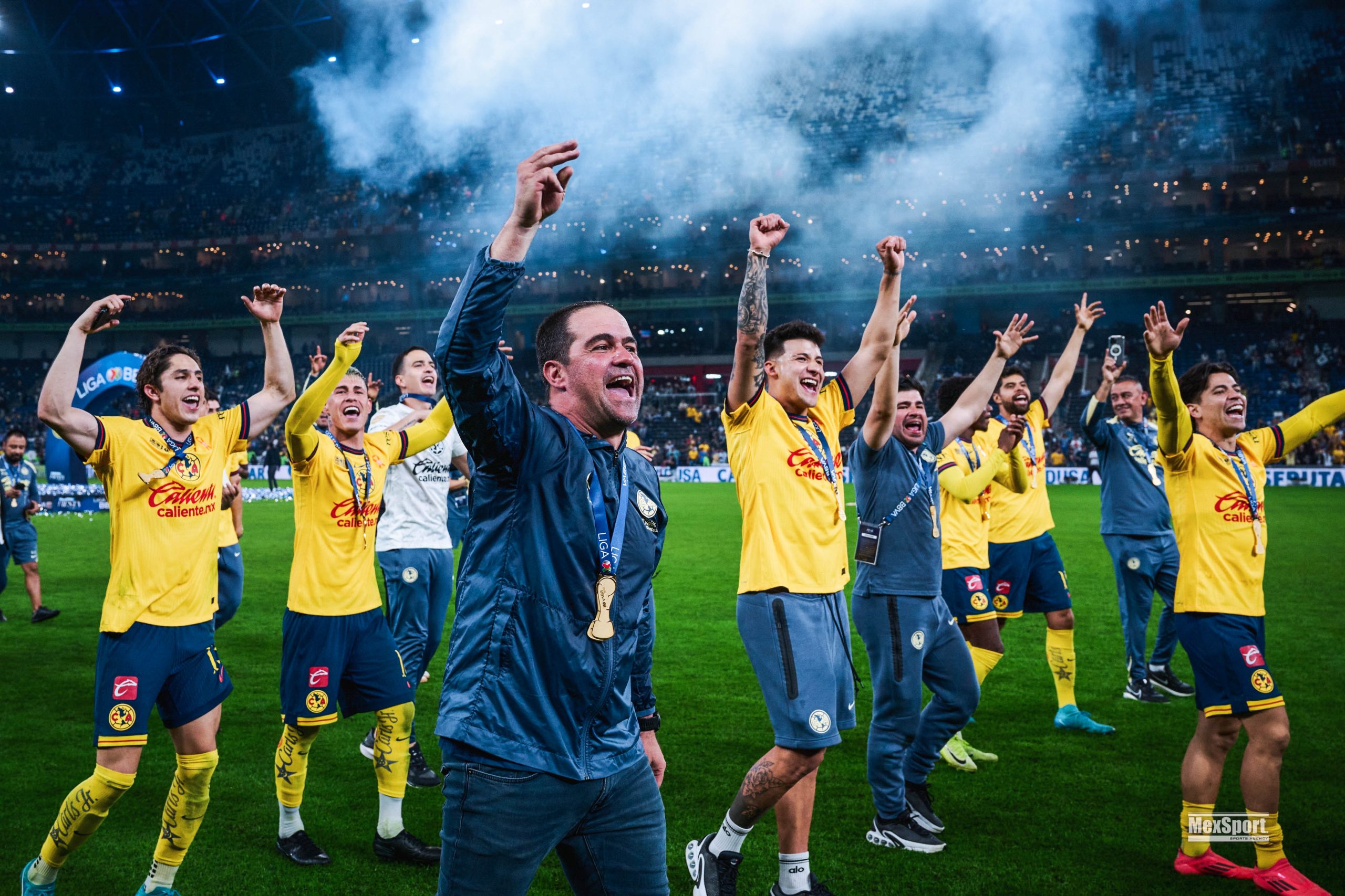 André Jardine comemorando a conquista do Campeonato Mexicano. (Foto:Divulgação/Club America)