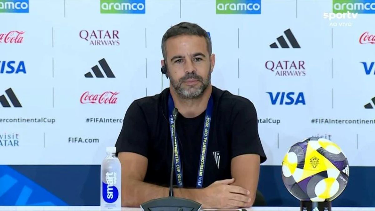 Artur Jorge durante coletiva. (Foto:Reprodução/Sportv)