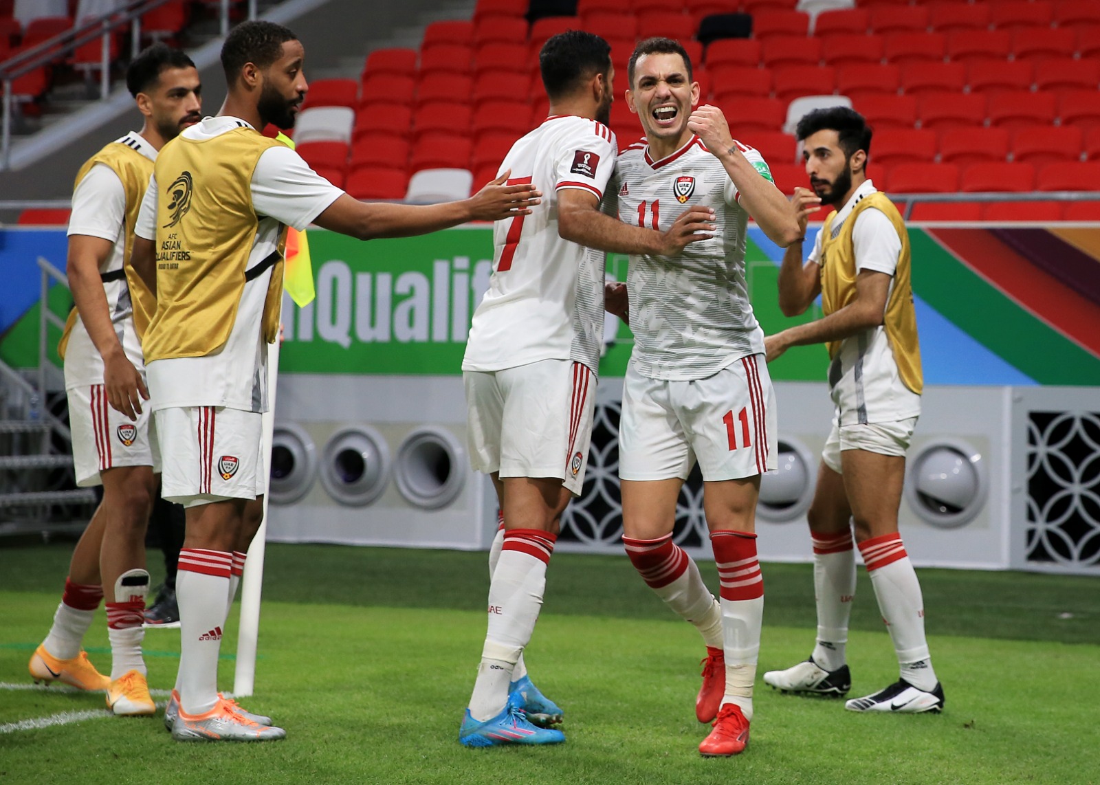 Caio Canedo comemorando um gol da seleção emiradense. (Foto:Mohamed Farag/Getty Images)