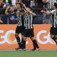 Comemoração do gol do Savarino. (Foto: Buda Mendes/Getty Images)