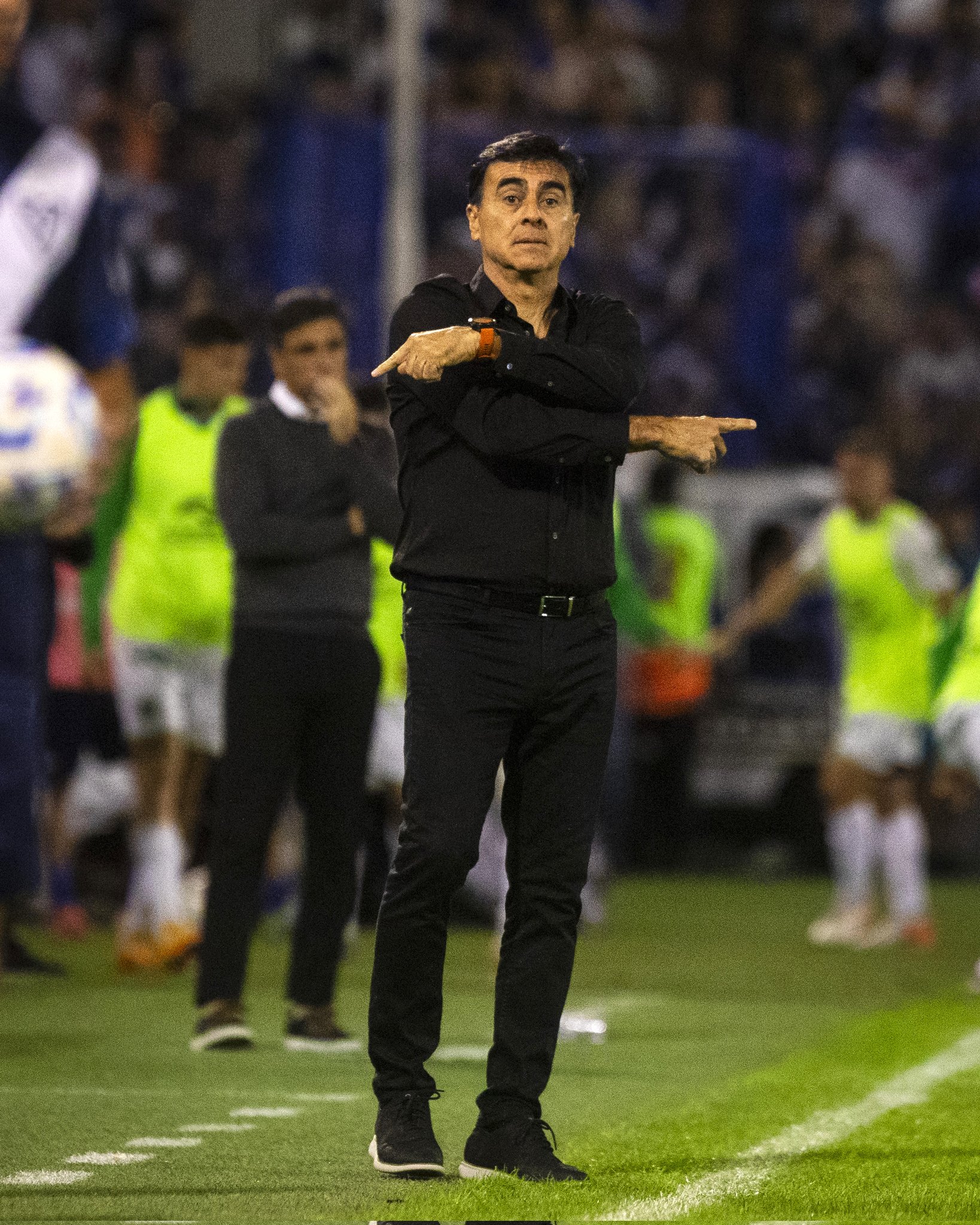 Gustavo Quinteros está próximo de ser o novo treinador do Grêmio. Foto: Divulgação/Vélez Sarsfield