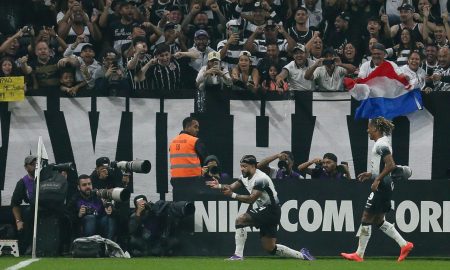 Corinthians vence Bahia por 3 a 0 e está muito próximo de garantir sua vaga na Libertadores. (Photo by Ricardo Moreira/Getty Images)