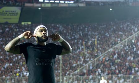 Com dois gols, Memphis celebra mais uma vitória do Corinthians no Brasileirão: 'Noite mágica'. (Foto: Rodrigo Coca/Agência Corinthians)