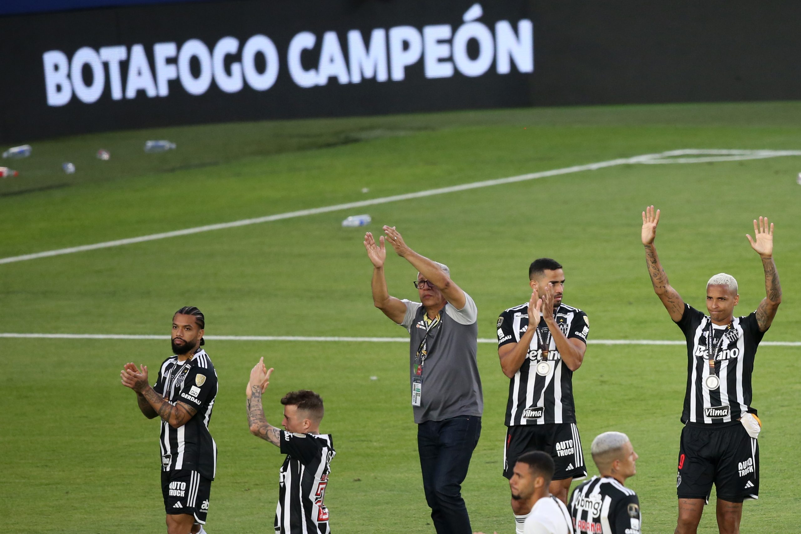 Transporte com mudança de jogador do Galo é roubado no RJ. (Foto: Daniel Jayo/Getty Images)