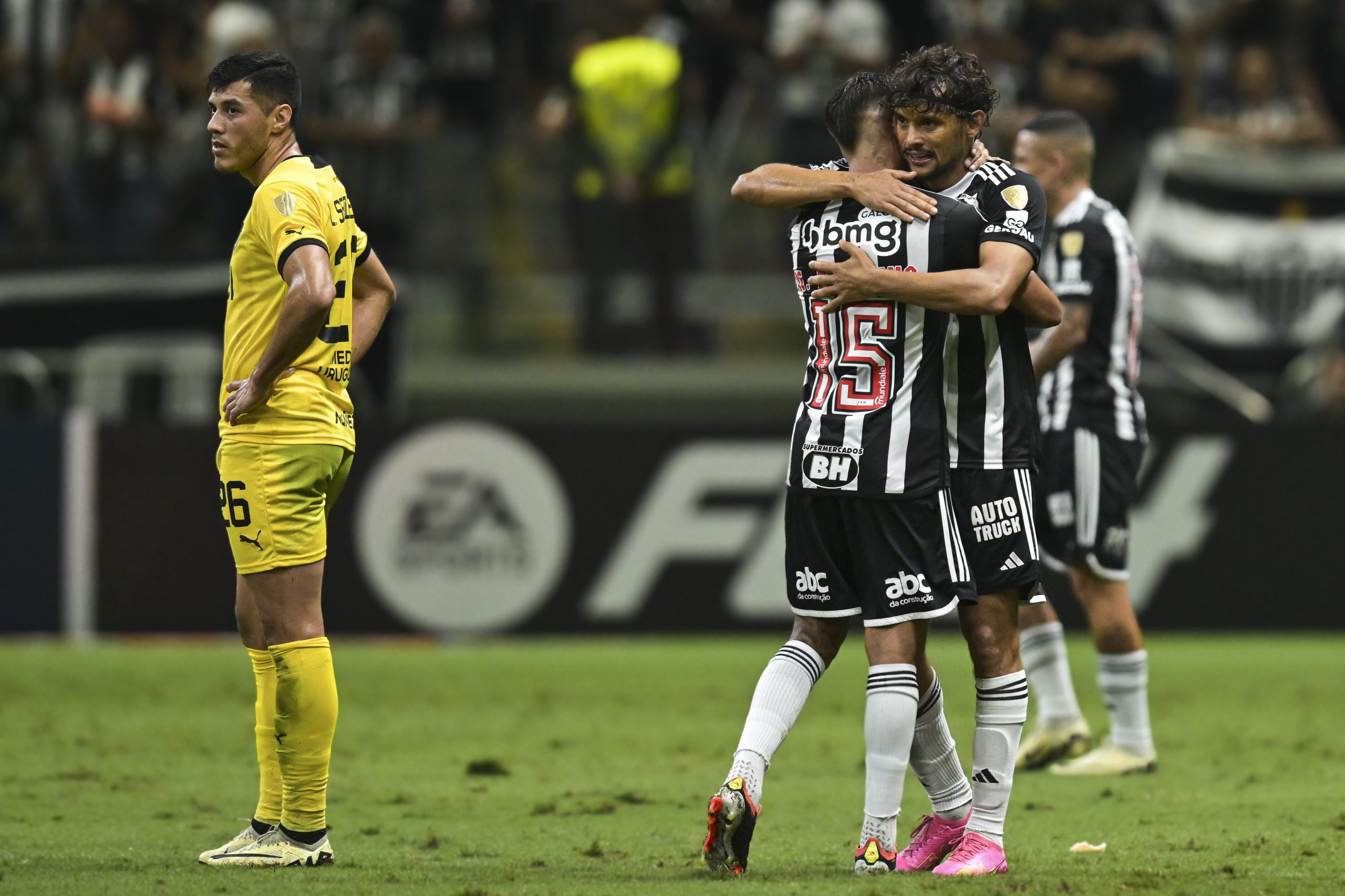 Jogador do Atlético-MG se pronuncia após denúncia em obra de empreendimento (Foto: Pedro Vilela/Getty Images)