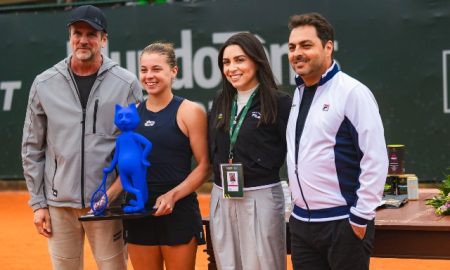 Maja Chwalinska com o troféu ao centro (Foto: Caio Graça - Green Fotografias)