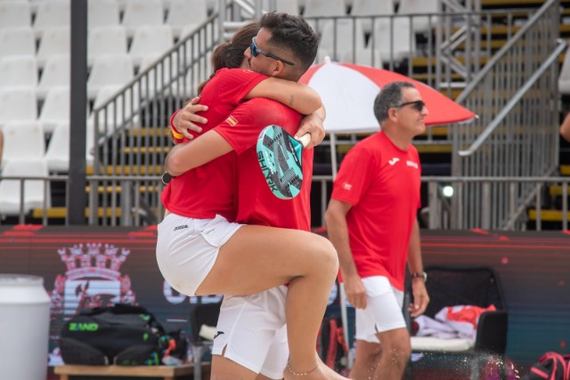 Antomi Ramos e Ariadna Graell (Foto: Ivan Sorti/Copa do Mundo de Beach Tennis)