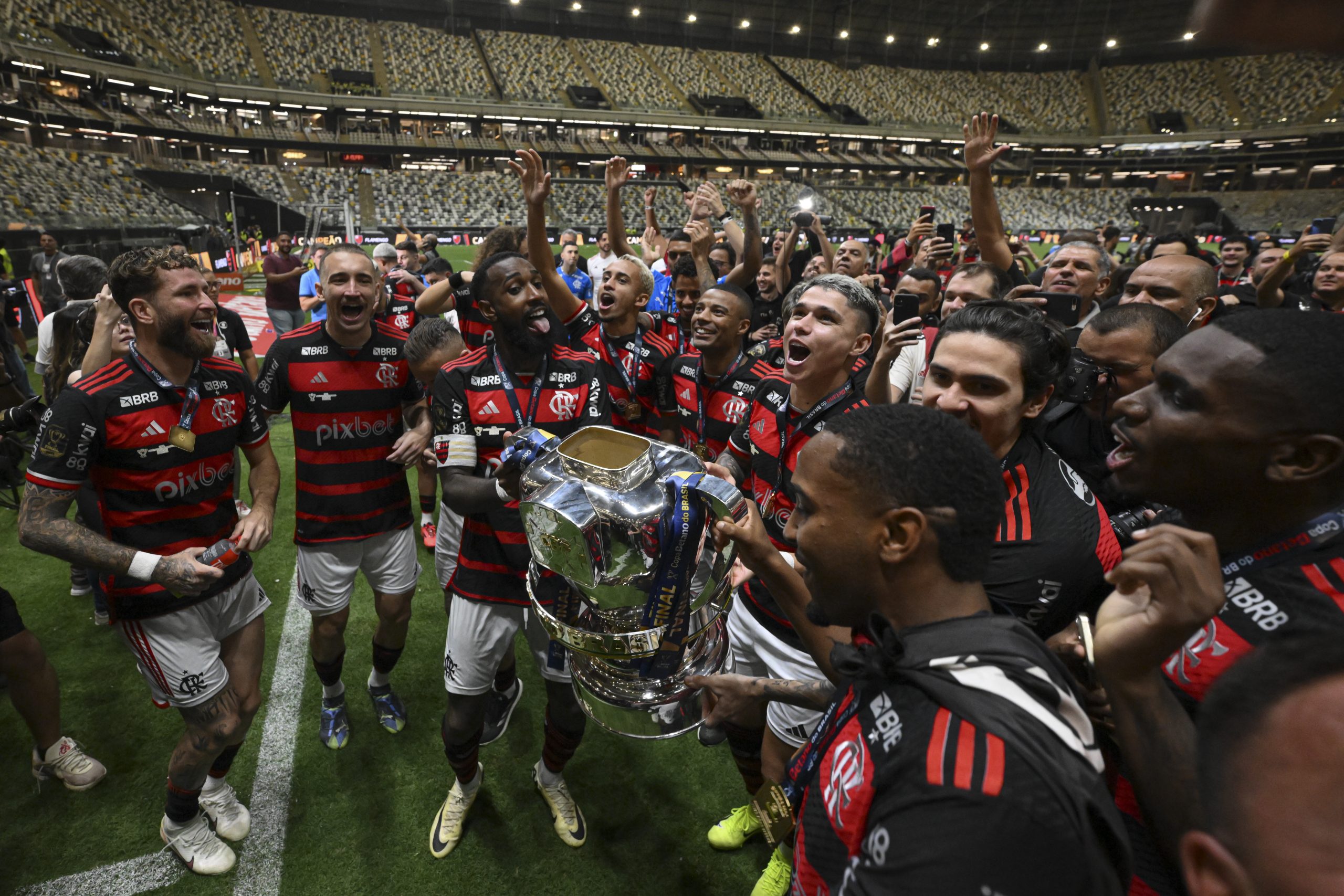 Jogador do Flamengo faz pedido 'inusitado' a amante em áudio; entenda.