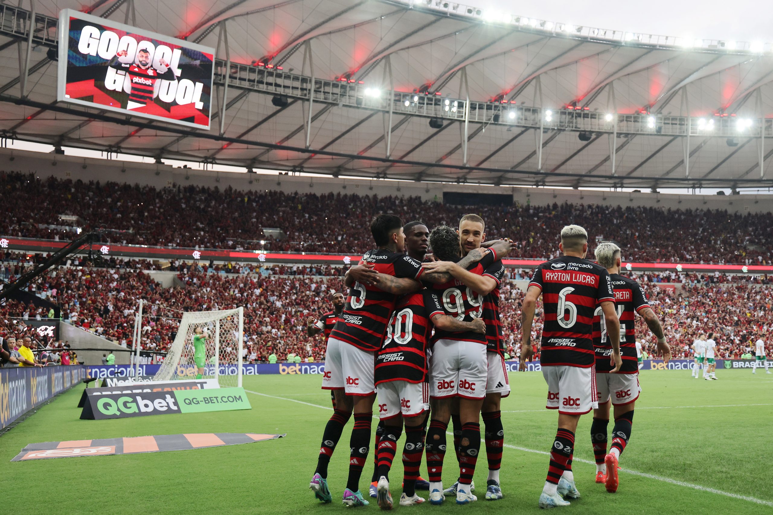 Pais de atleta do Flamengo são vistos em Belo Horizonte. (Foto: Wagner Meier/Getty Images)