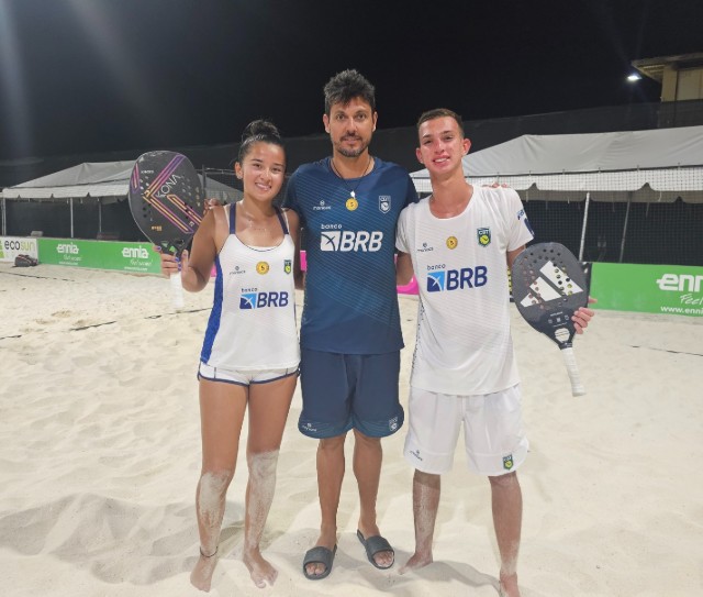 Marcus Ferreira ao centro com Caio Gazoli e Maria Nakamura (Foto: Divulgação)