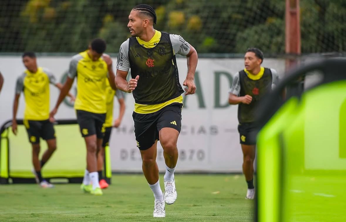 Pablo em treinamento do Flamengo (Foto: Marcelo Cortes / CRF)