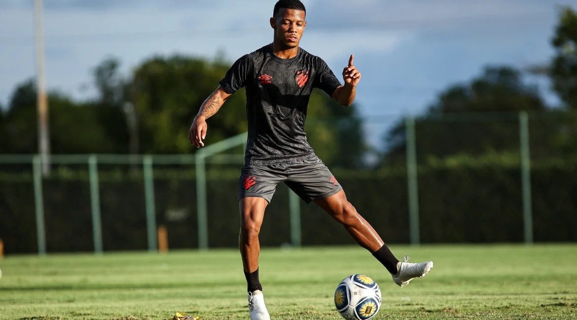 Paulinho, agora ex-atacante do Sport. (Foto: Paulo Paiva/SCR)