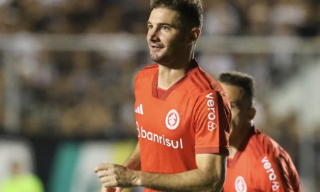 Lucas Alario com a camisa do Internacional. (Foto: Flickr/SCI)