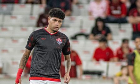 Filipe Machado, com a camisa do Vitória. (Foto: Victor Ferreira/ECV)