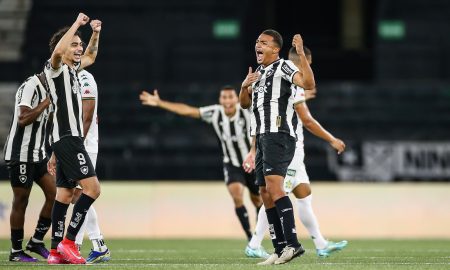 Jogadores do Botafogo comemorando o gol de Kayke. (Foto:Arthur Barreto/Botafogo)