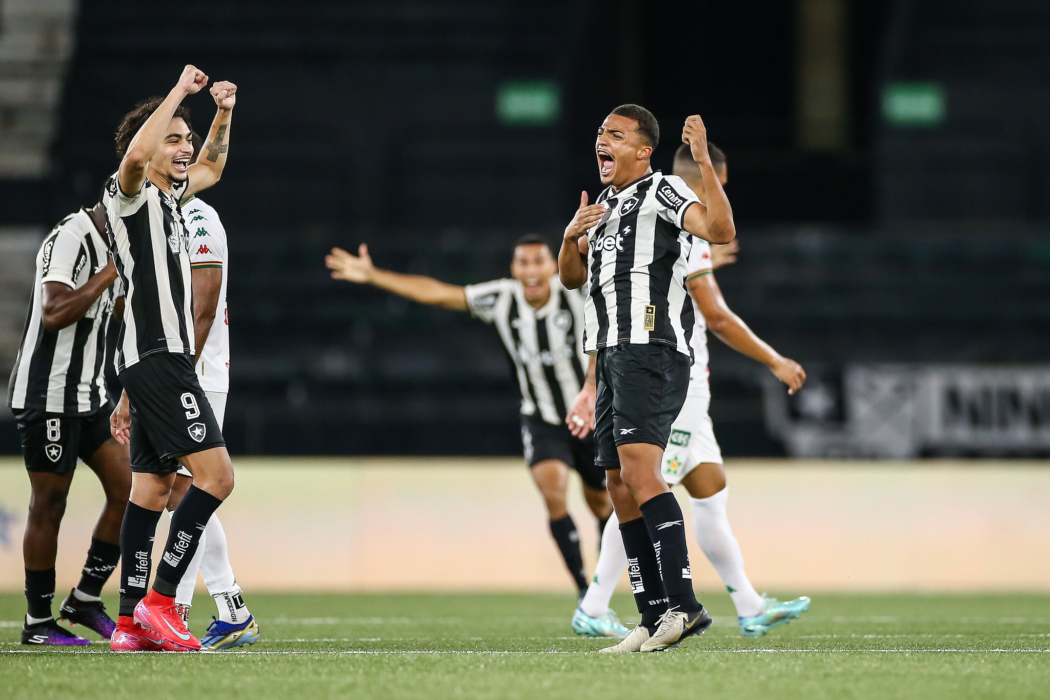 Jogadores do Botafogo comemorando o gol de Kayke. (Foto:Arthur Barreto/Botafogo)