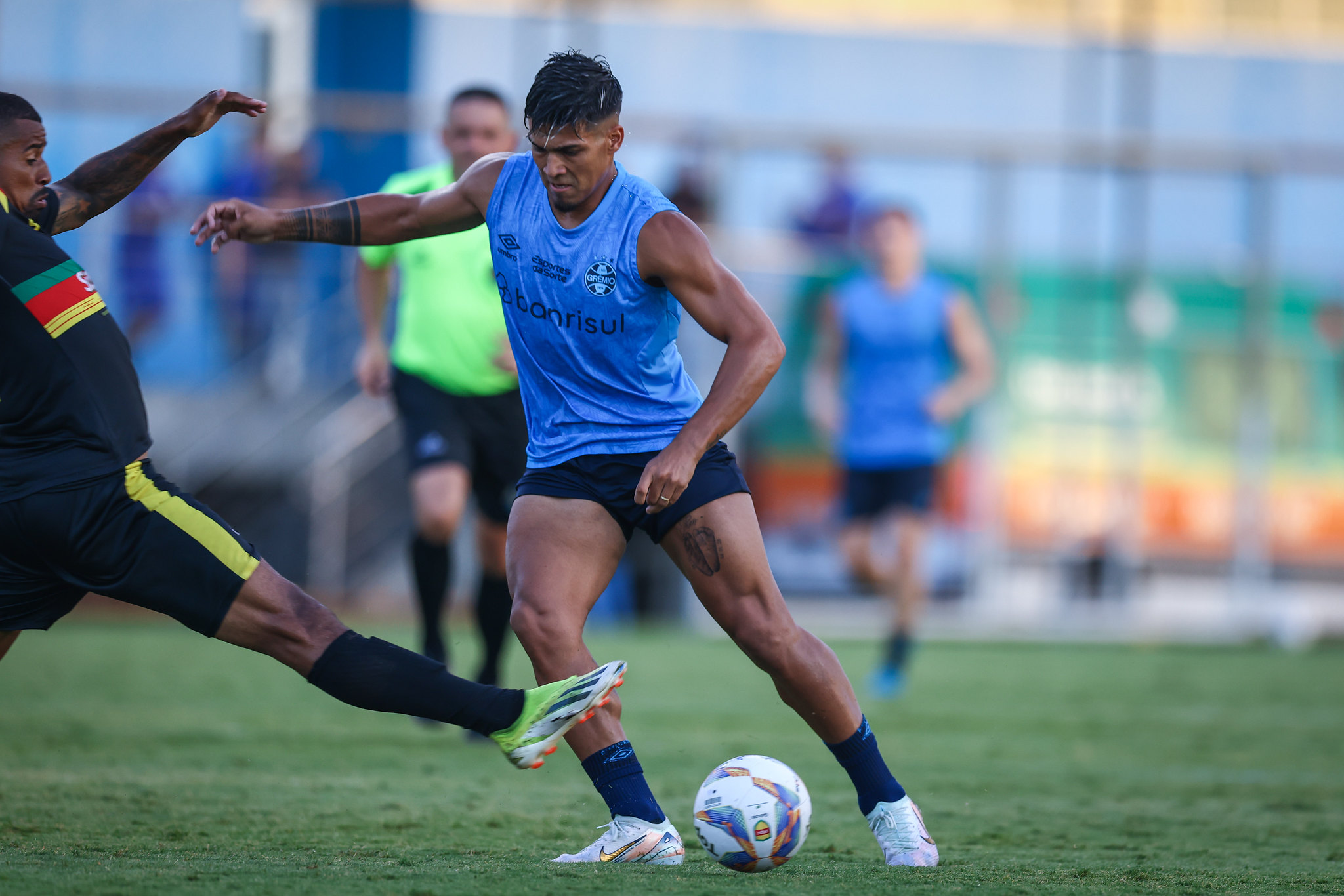 Grêmio em campo, no segundo jogo-treino da pré temporada de 2025. (Foto: Lucas Uebel/GFBPA)