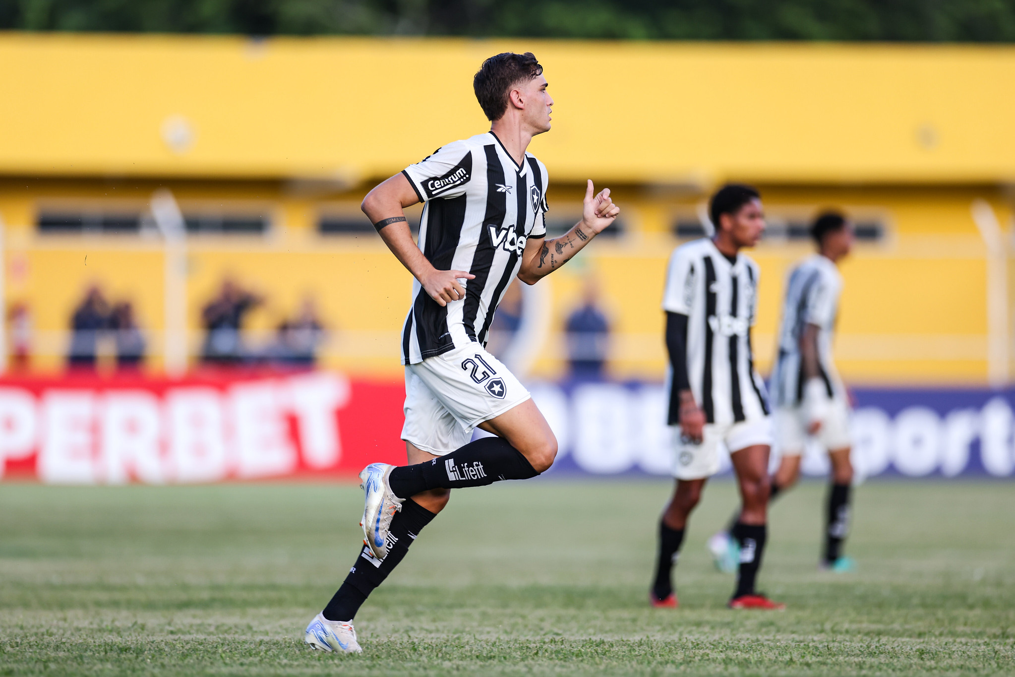 Jogadores do Botafogo na derrota para o Sampaio Correa. (Foto:Arthur Barreto/Botafogo)