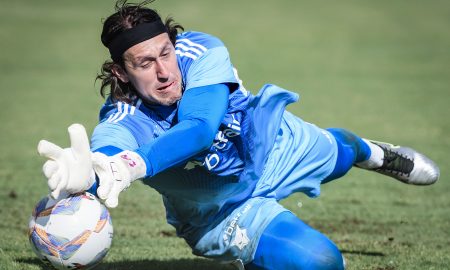 Cássio sai em defesa de Fernando Diniz após vaias da torcida. (Foto: Gustavo Aleixo/Cruzeiro)