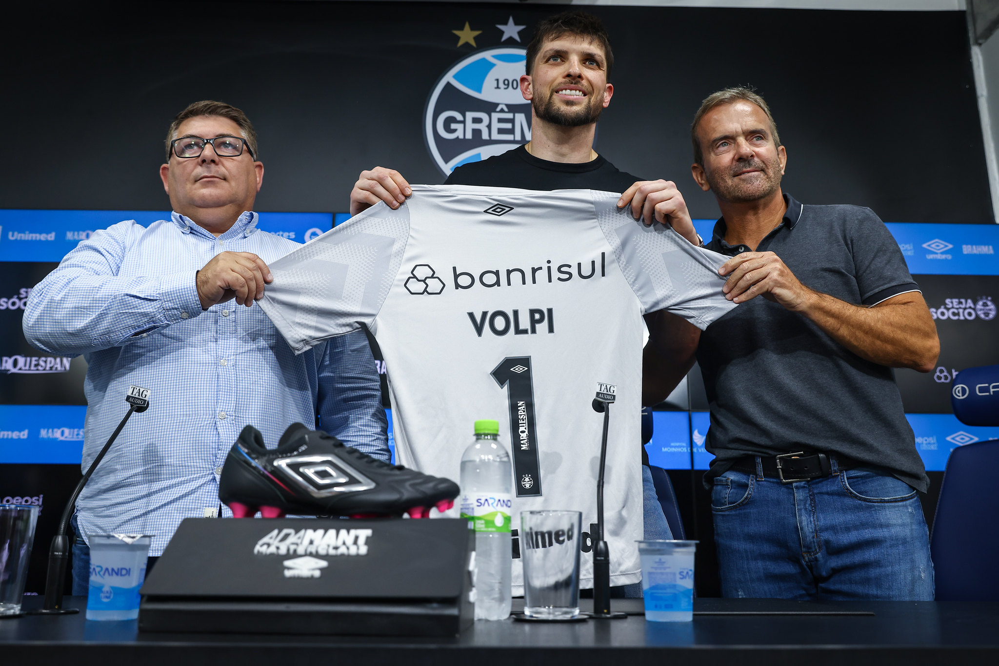 Volpi sendo apresentado pelo Grêmio. (Foto: Lucas Uebel/GFBPA)