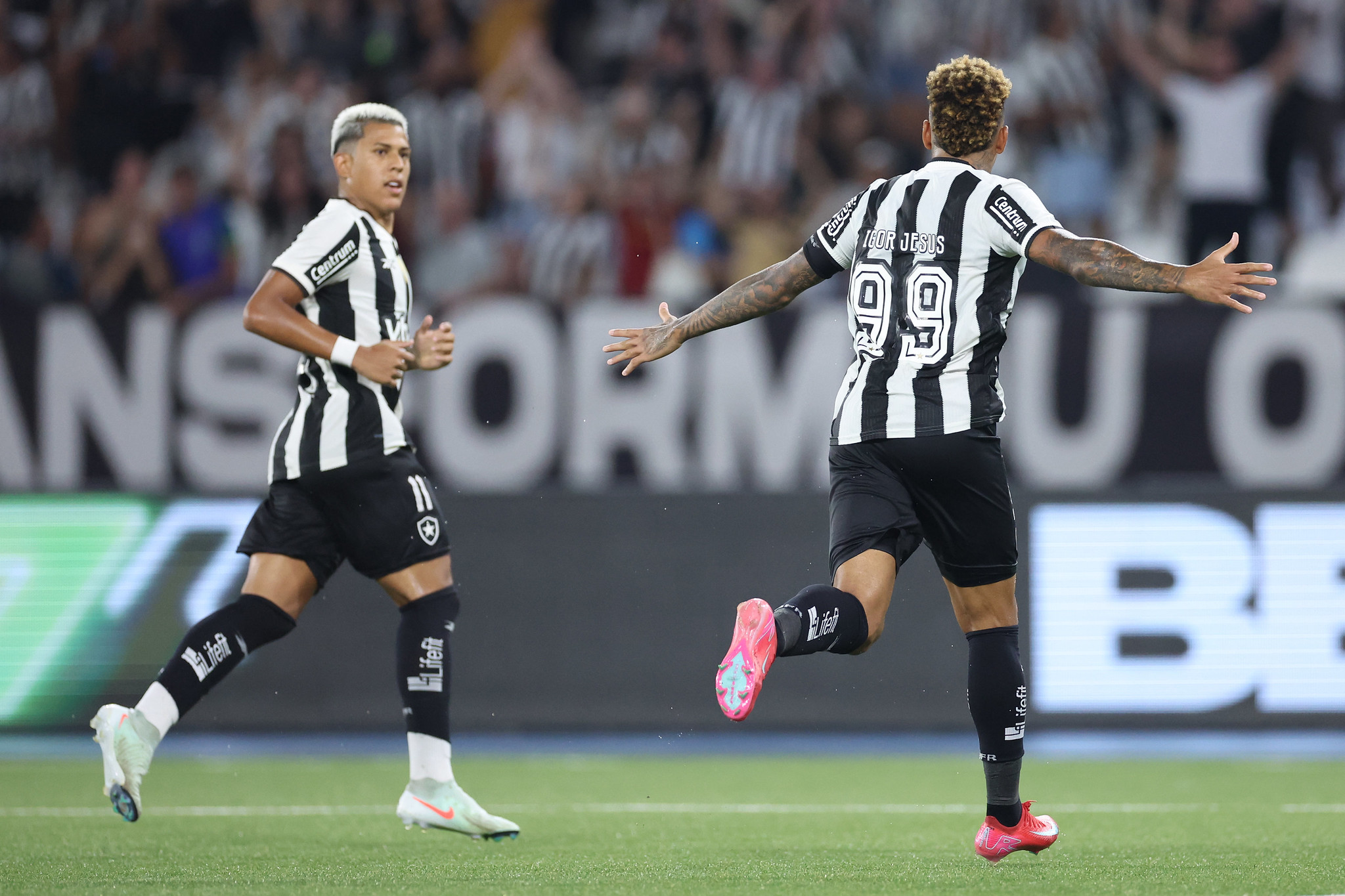 Igor Jesus e Matheus Martins. (Foto:Vítor Silva/Botafogo)