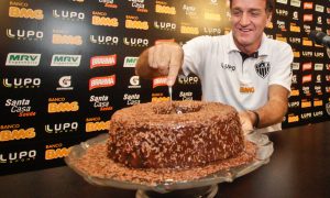 Cuca assume o Atlético-MG como técnico pela quarta vez e pode atingir um feito histórico pelo clube. Foto: Bruno Cantini/Atlético-MG