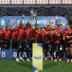 Elenco do Athletico com a ''Taça dos Campeões''. (Foto: José Tramontin/CAP)