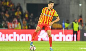 Abdukodir Khusanov atuando pelo Lens. (Foto:Divulgação/RC Lens)