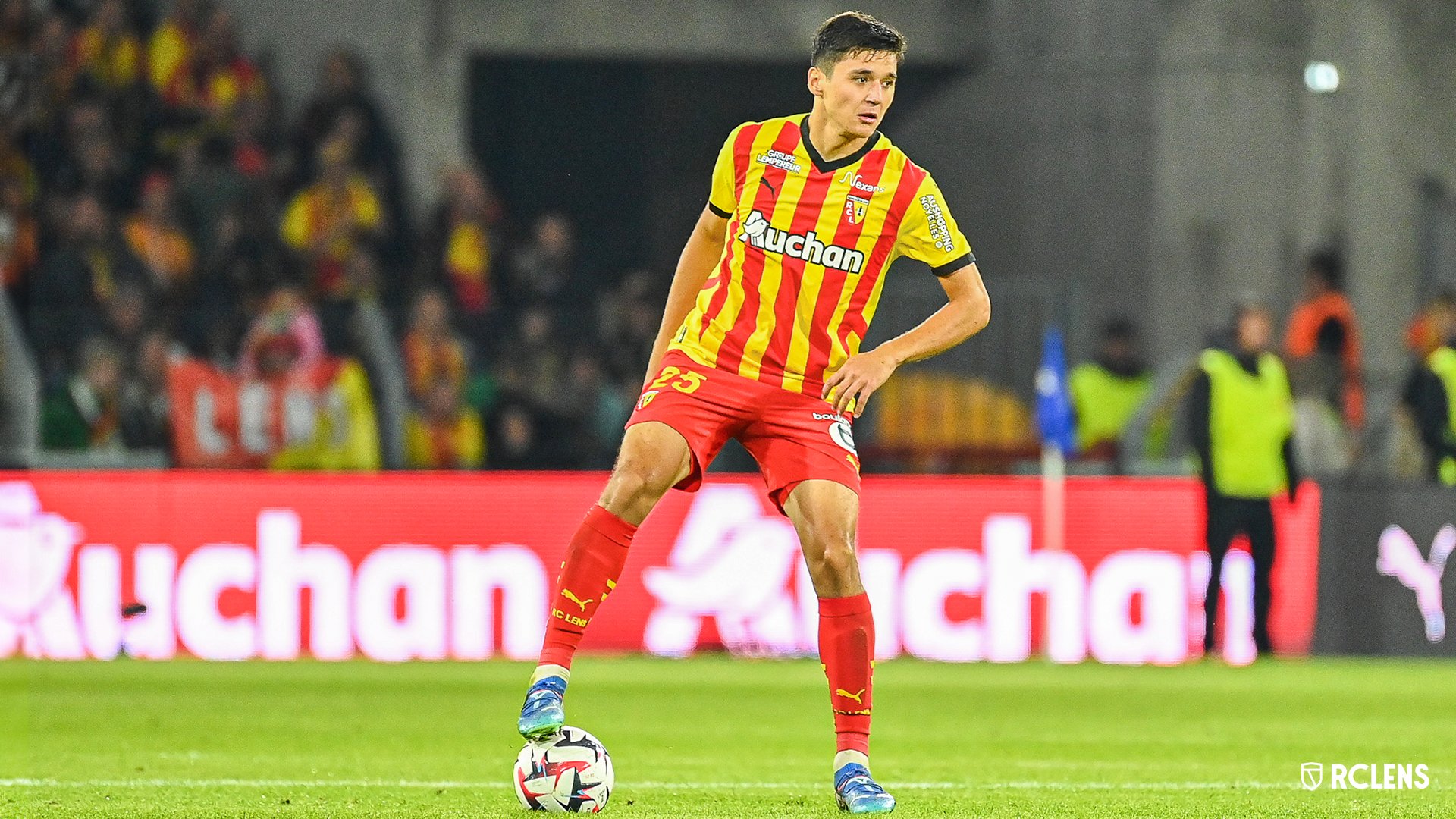 Abdukodir Khusanov atuando pelo Lens. (Foto:Divulgação/RC Lens)