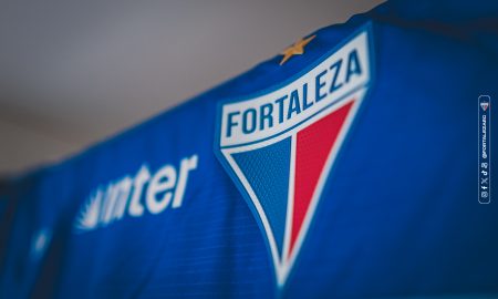 A camisa do Fortaleza em destaque. (Foto: Mateus Lotif/FEC)