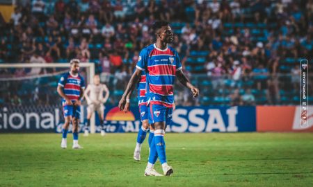 Michael Quarcoo em campo pelo Fortaleza. (Foto: Mateus Lotif/FEC)