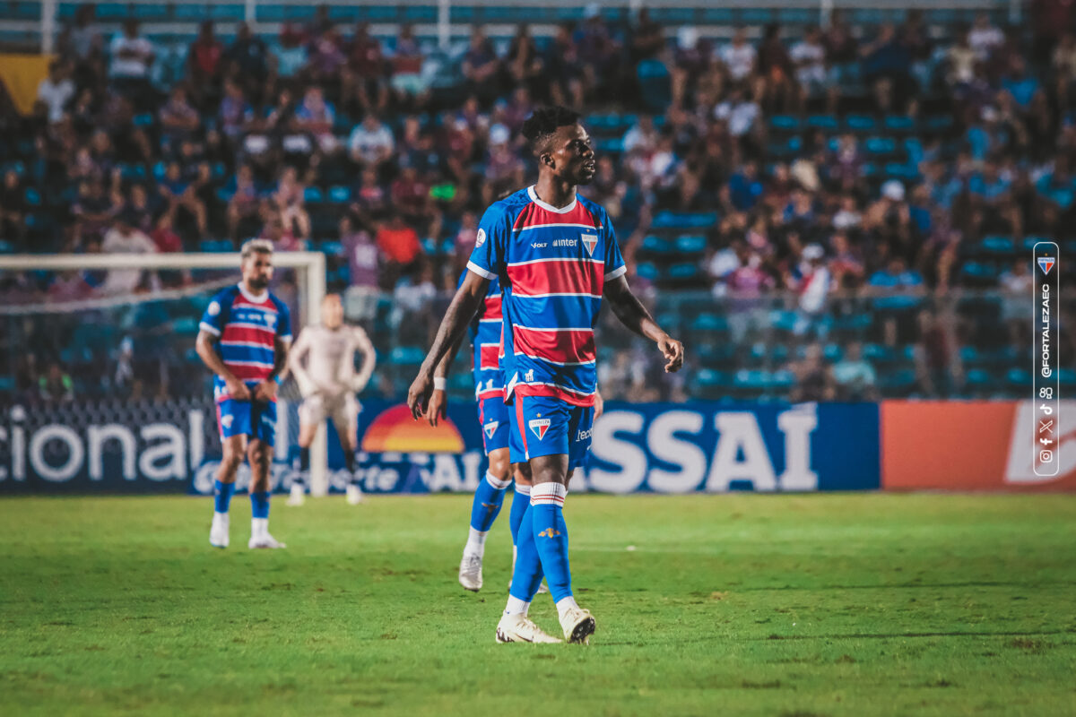 Michael Quarcoo em campo pelo Fortaleza. (Foto: Mateus Lotif/FEC)