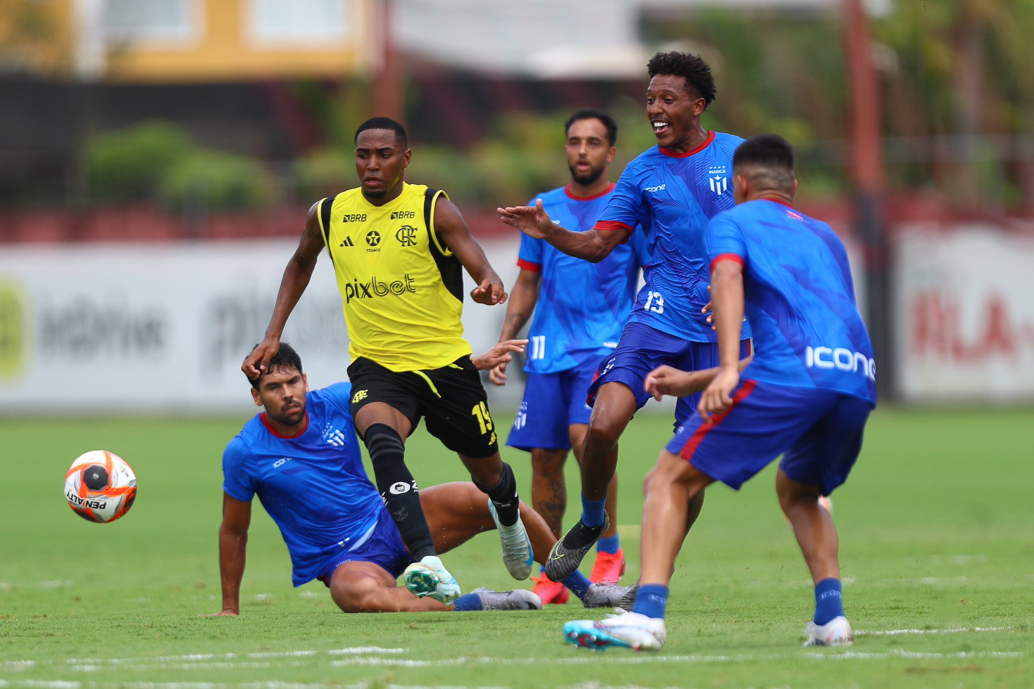 Flamengo Jogo Treino Maricá (Foto: Gilvan de Souza/CRF)