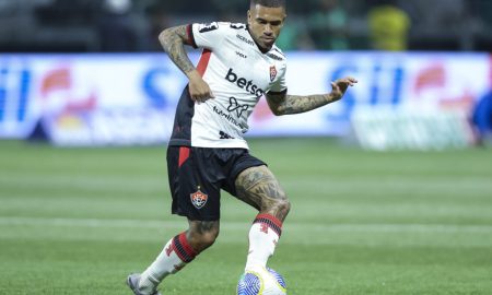 Lucas Esteves em atuação pelo Vitória. (Foto: Alexandre Schneider/Getty Images)