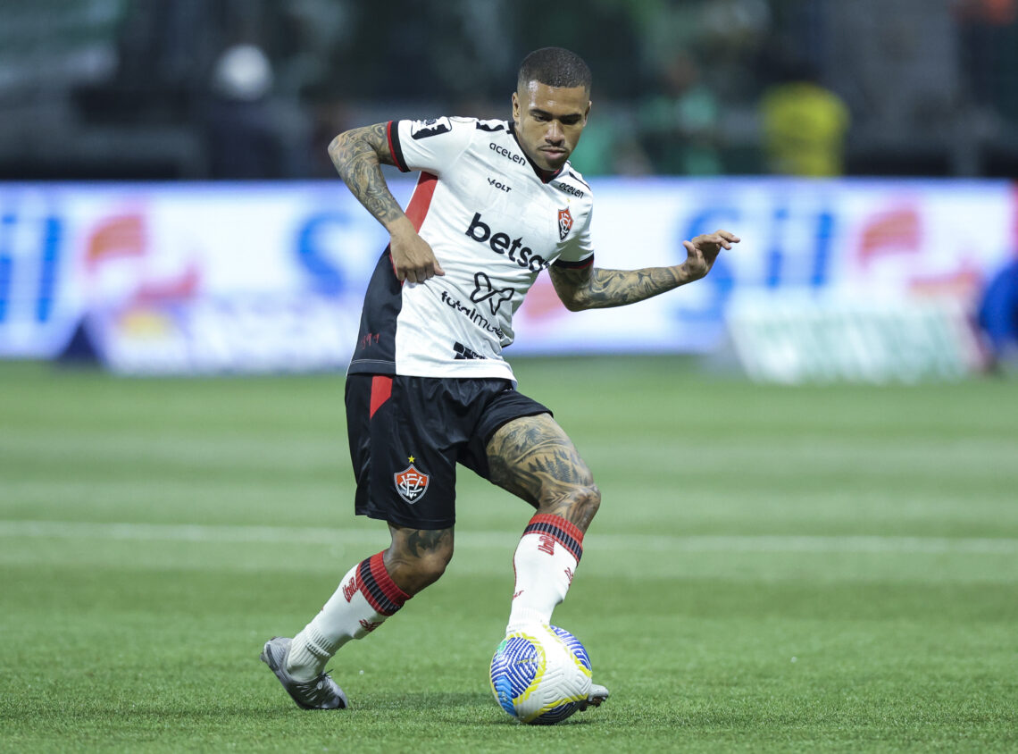 Lucas Esteves em atuação pelo Vitória. (Foto: Alexandre Schneider/Getty Images)