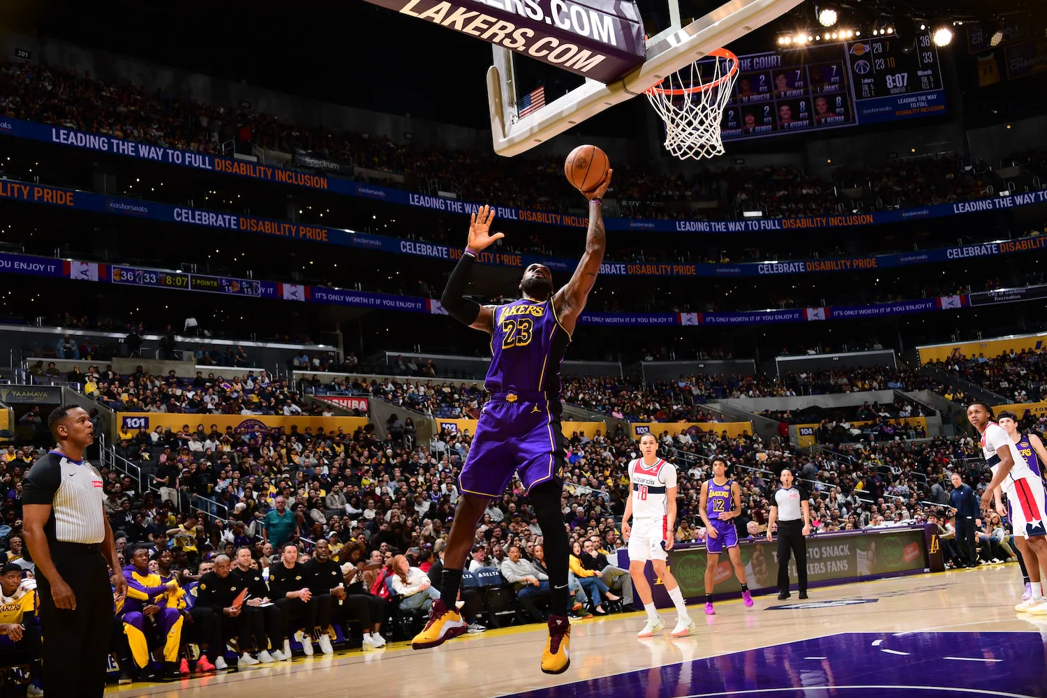 Lebron James em jogo do Lakers