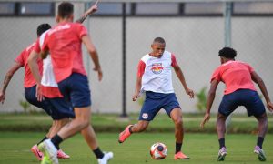 Jogadores em ação no treino do Red Bull Bragantino (Imagem: Ari Ferreira/Red Bull Bragantino)