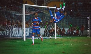 Marinho comemorando o gol que deu a vitória para o Leão. (João Moura / Fortaleza EC)