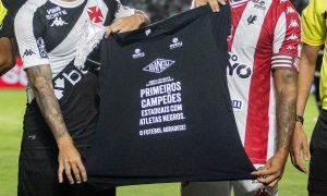 Afirmando que as equipes foram campões com atletas negros