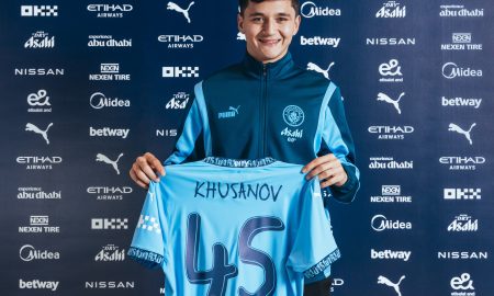 Khusanov durante sua apresentação. (Foto:Divulgação/Manchester City)