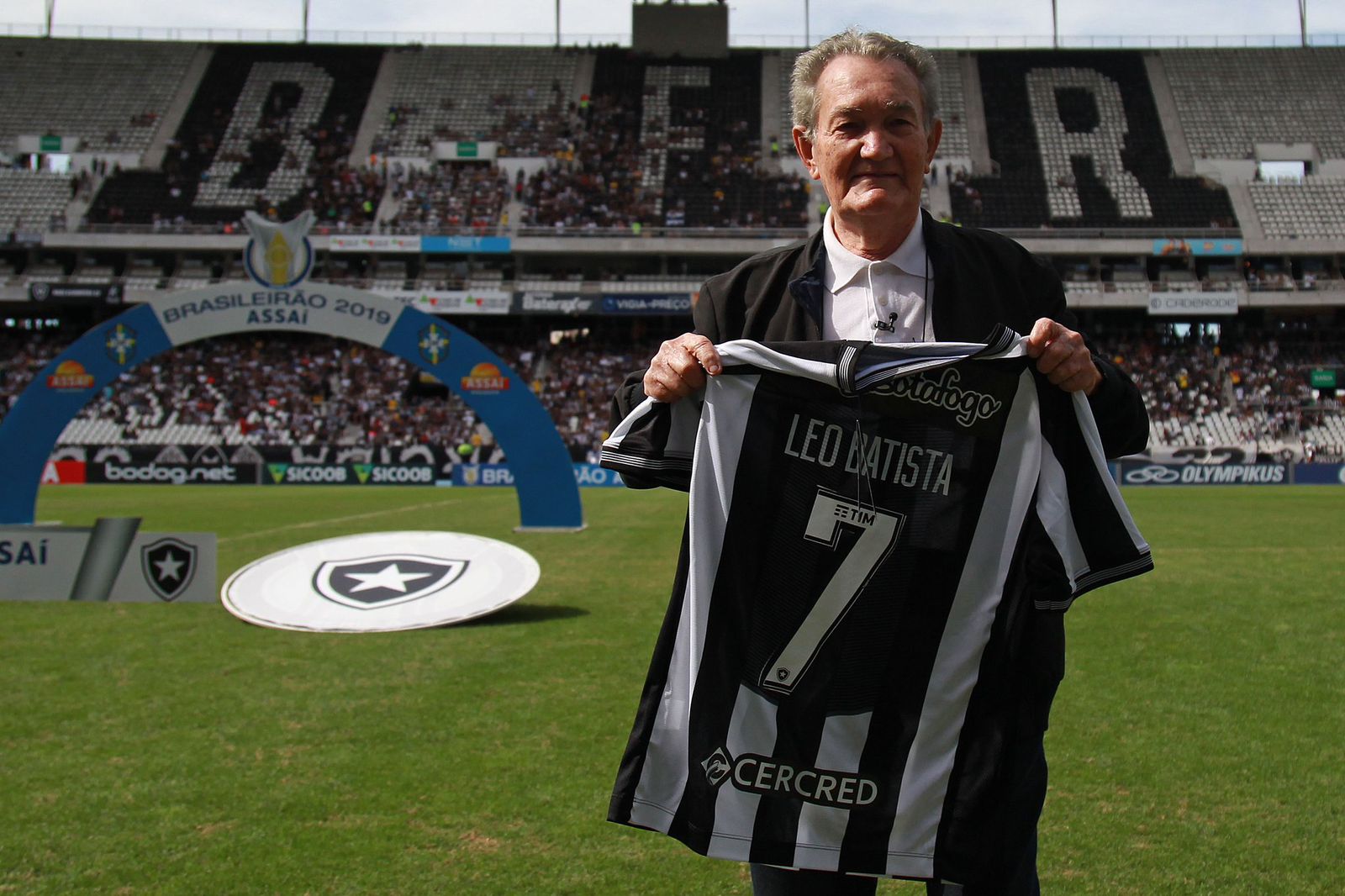 Léo Batista antes de uma partida do Botafogo em 2019. (Foto:Foto: Vitor Silva/Botafogo)