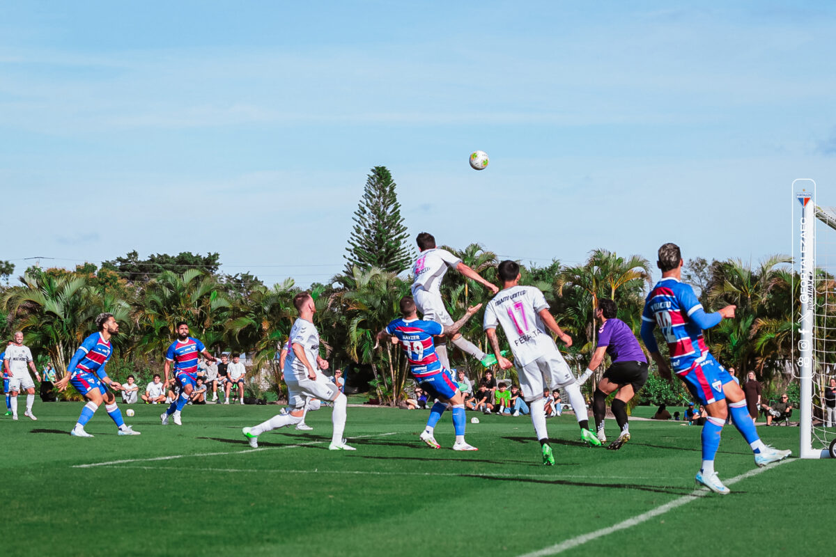 Fortaleza e Miami United FC em ação. (Foto: Viktor Araújo/FEC)